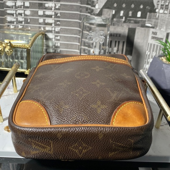 Authentic Louis Vuitton Monogram Amazon Bag - Picture 10 of 16